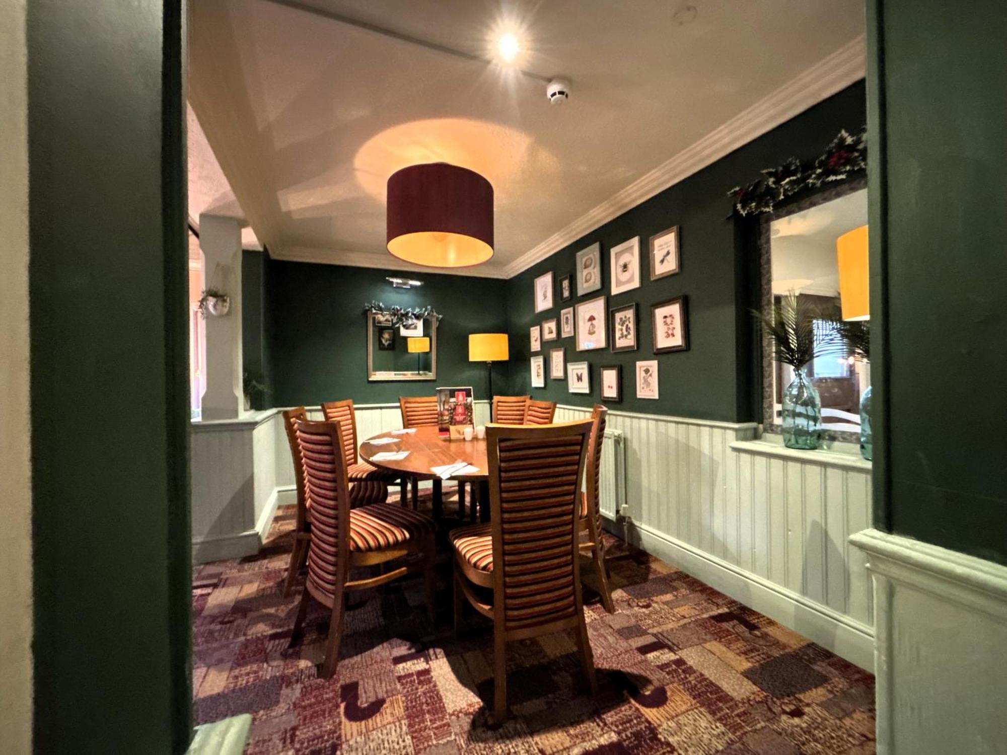 Premier Roomz Two Mills Ledsham  ภายนอก รูปภาพ